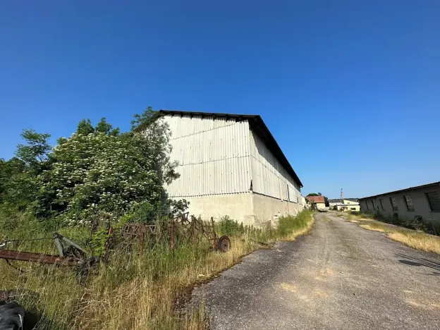 Dražba - jiné, Dub, 814 m2