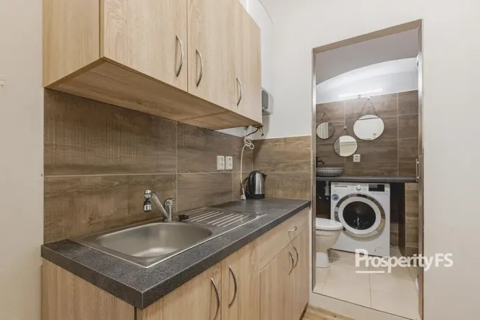 Prodej bytu 1+1, Hostinné, Dolní brána, 28 m2