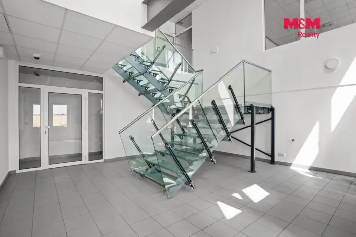 Pronájem kanceláře, Pletený Újezd, Družstevní, 451 m2