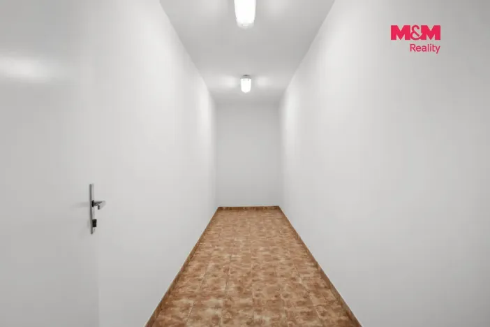 Pronájem kanceláře, Pletený Újezd, Družstevní, 451 m2