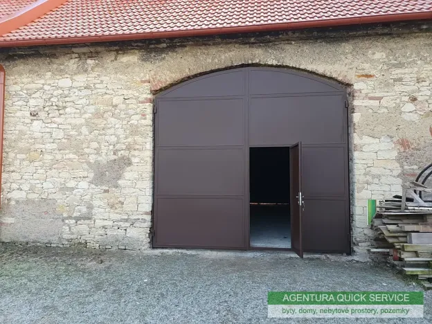 Pronájem skladu, Kněževes, 133 m2