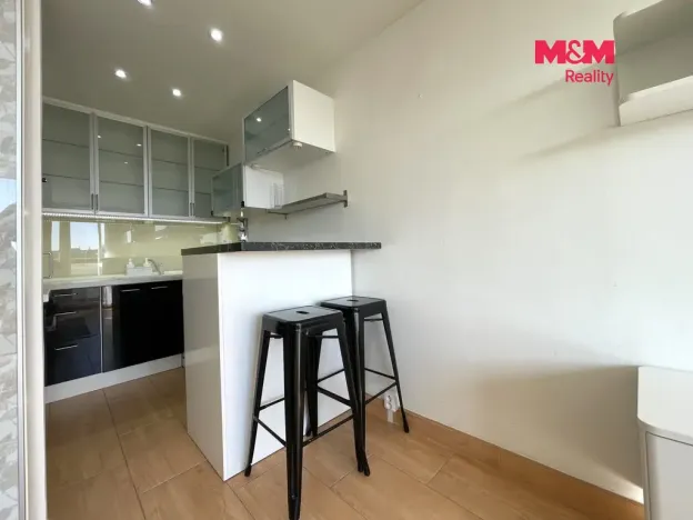 Pronájem bytu 2+kk, Praha - Prosek, Vysočanská, 37 m2