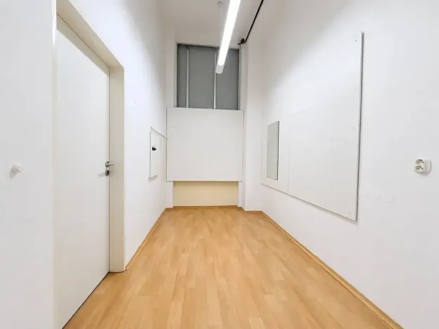 Pronájem skladu, Brno, Šujanovo náměstí, 137 m2
