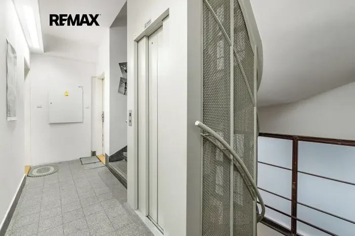 Pronájem bytu 1+kk, Praha - Střešovice, Za Hládkovem, 22 m2