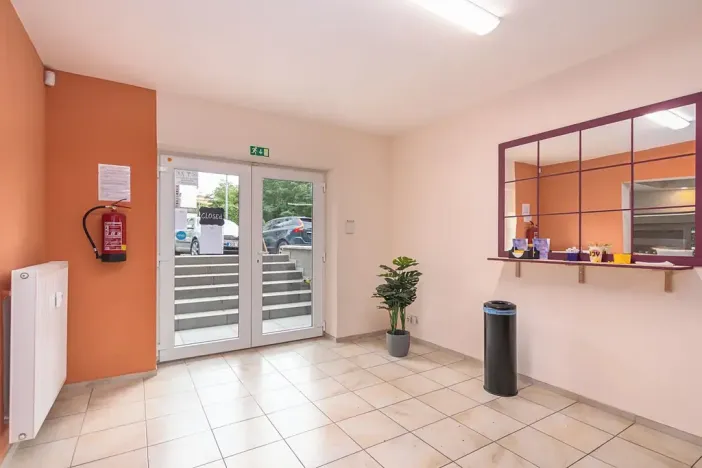 Prodej obchodního prostoru, Praha - Vršovice, Petrohradská, 68 m2