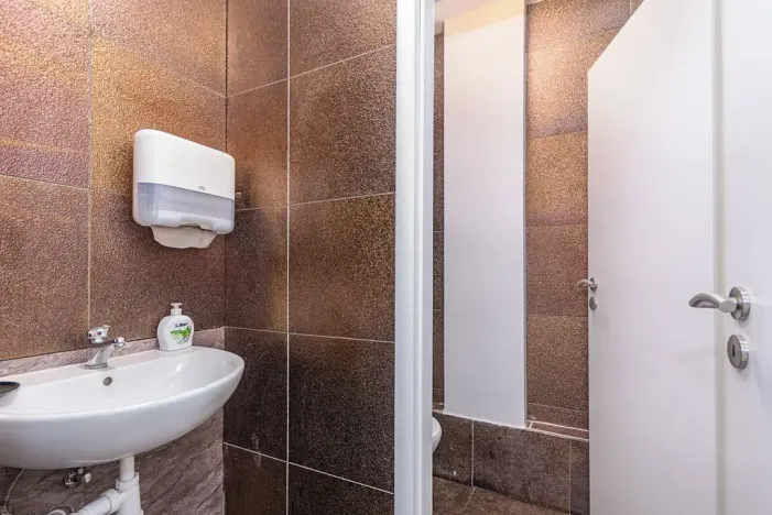 Prodej obchodního prostoru, Praha - Vršovice, Petrohradská, 123 m2
