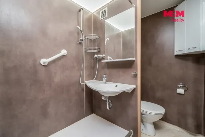 Prodej bytu 1+kk, Ústí nad Labem - Severní Terasa, Glennova, 19 m2