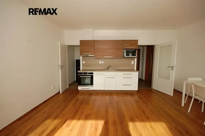 Pronájem bytu 1+kk, Velký Osek, U hřiště, 33 m2