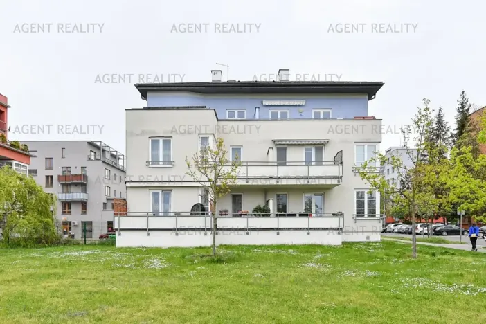 Pronájem bytu 1+kk, Praha - Zbraslav, Pelzova, 35 m2