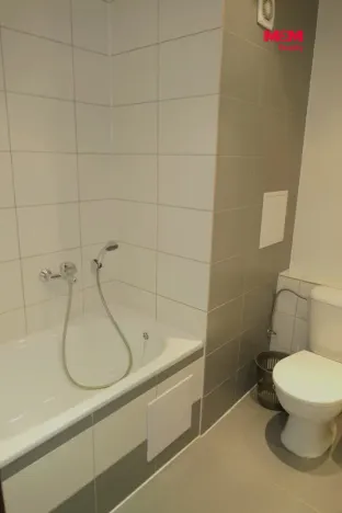 Pronájem bytu 1+kk, Hradec Králové - Nový Hradec Králové, třída Edvarda Beneše, 35 m2