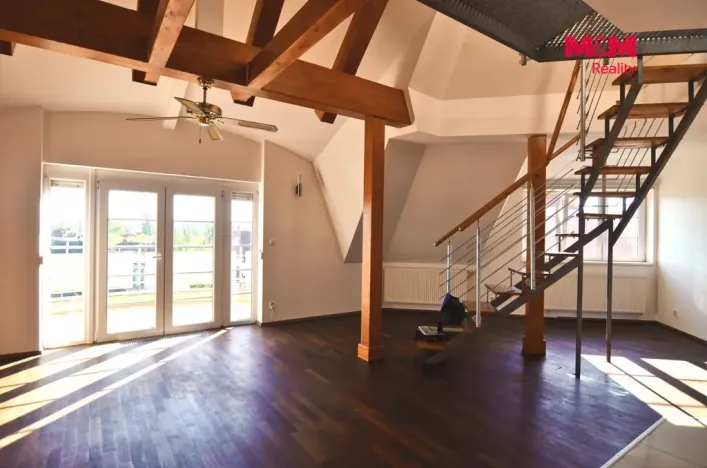 Pronájem kanceláře, Praha - Hloubětín, V Novém Hloubětíně, 162 m2