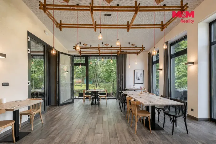 Prodej restaurace, Frenštát pod Radhoštěm, Školská čtvrť, 500 m2