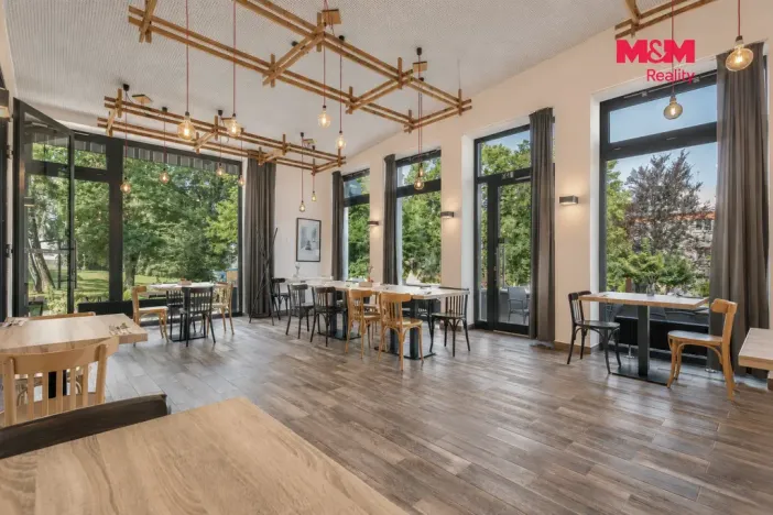 Prodej restaurace, Frenštát pod Radhoštěm, Školská čtvrť, 500 m2