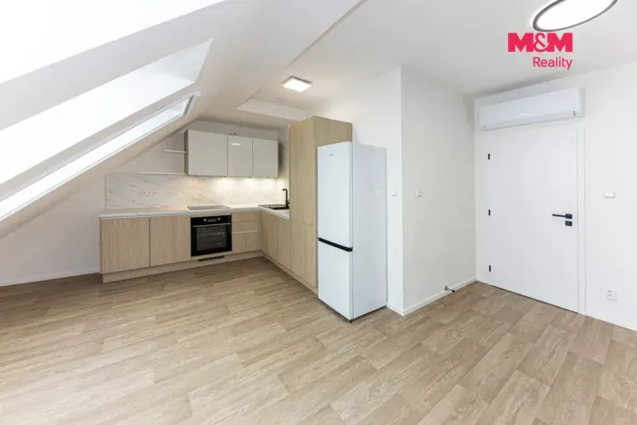 Pronájem bytu 3+kk, Hostovlice, 75 m2