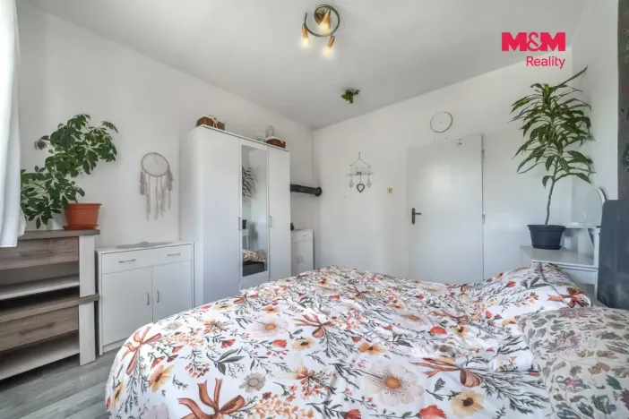 Prodej bytu 3+1, Suchomasty, 74 m2