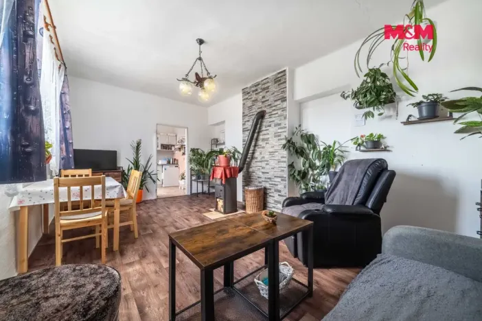 Prodej bytu 3+1, Suchomasty, 74 m2