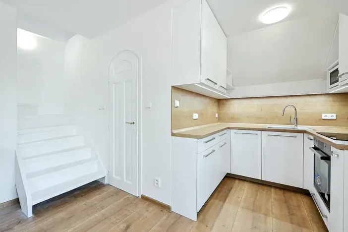 Pronájem bytu 2+kk, Plzeň, Pod Košutkou, 38 m2