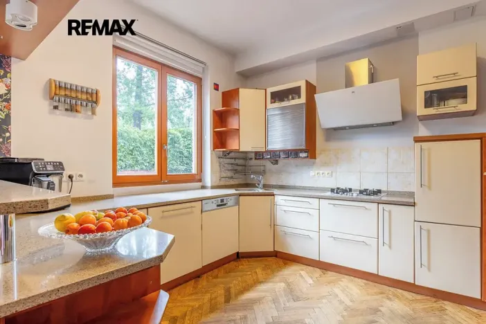 Prodej vily, Praha - Dejvice, U dejvického rybníčku, 400 m2
