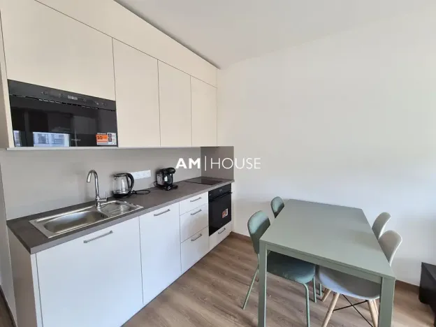 Pronájem bytu 1+kk, Praha - Vysočany, Poděbradská, 35 m2