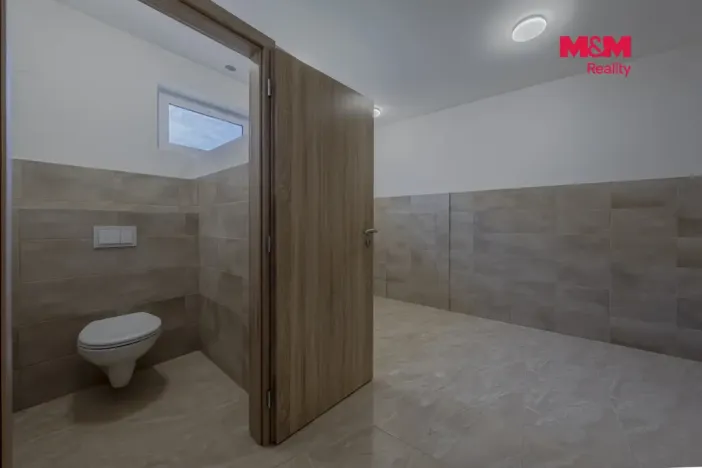 Pronájem rodinného domu, Vrátno, 302 m2