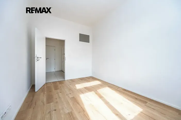 Pronájem bytu 2+kk, Praha - Nusle, Čestmírova, 43 m2