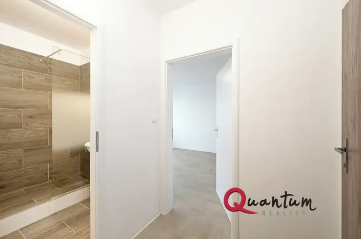 Pronájem bytu 1+kk, Praha - Troja, Sosnovecká, 28 m2