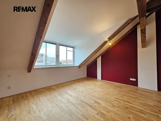 Prodej atypického bytu, Praha - Vršovice, Čeljabinská, 110 m2