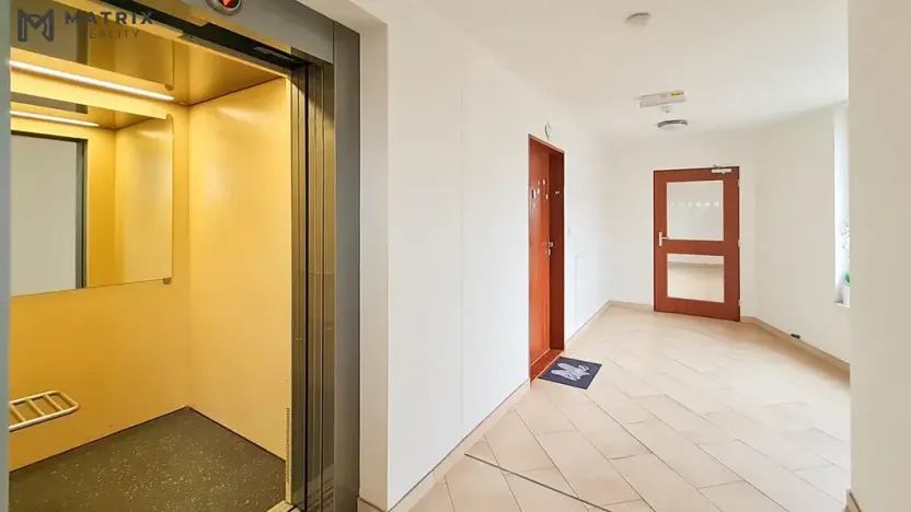 Pronájem bytu 1+kk, Praha - Horní Měcholupy, Hornoměcholupská, 42 m2