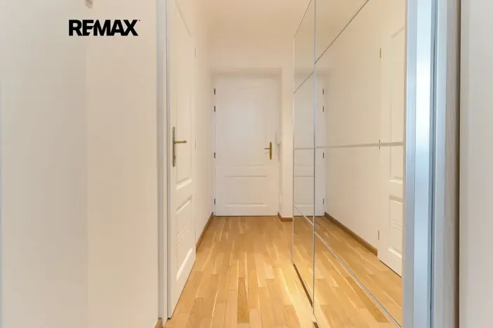 Pronájem bytu 1+kk, Praha - Smíchov, Zborovská, 35 m2