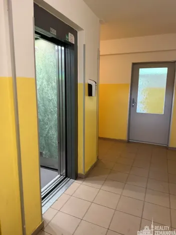 Pronájem bytu 3+kk, Praha - Bohnice, Řešovská, 54 m2