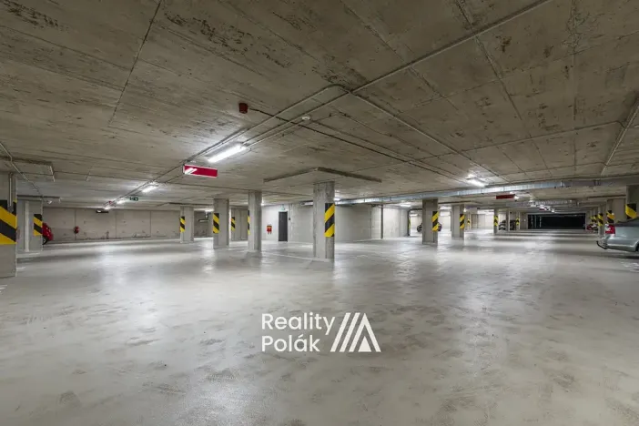 Pronájem garážového stání, Liberec, Tovární, 15 m2