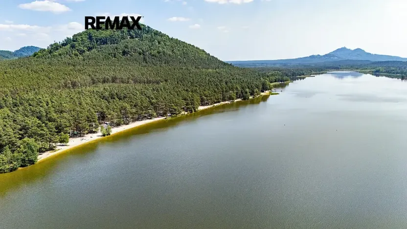 Prodej komerční nemovitosti, Doksy, 1850 m2