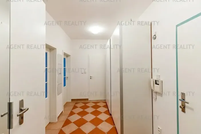 Pronájem bytu 2+kk, Praha - Břevnov, Slavníkova, 57 m2