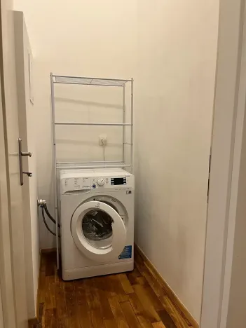 Pronájem bytu 1+kk, Praha - Karlín, Thámova, 39 m2