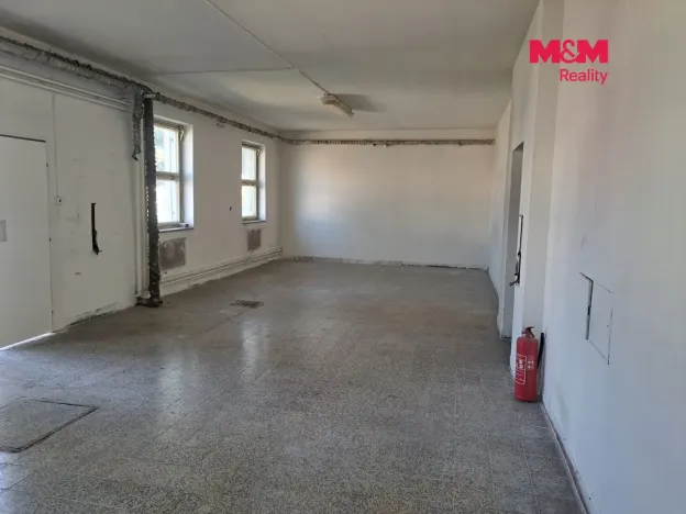 Pronájem skladu, Brno - Černovice, Hájecká, 137 m2