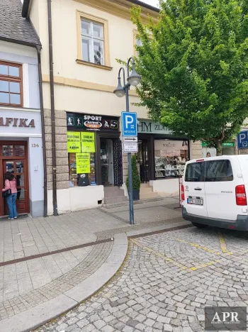 Pronájem obchodního prostoru, Uherský Brod, Masarykovo nám., 30 m2