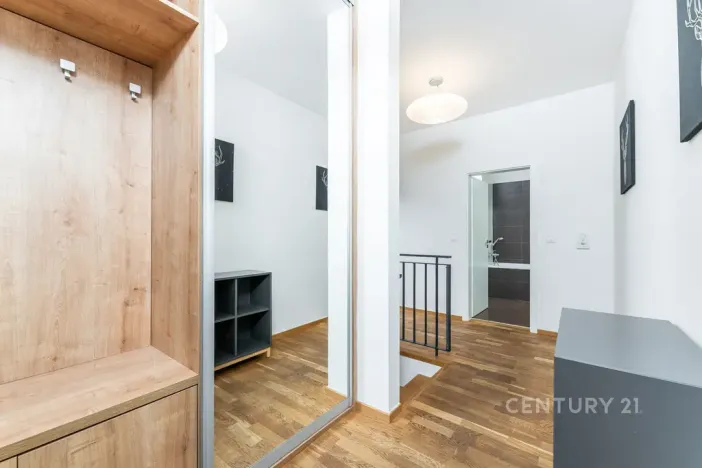 Pronájem bytu 4+kk, Praha - Prosek, Žitenická, 99 m2