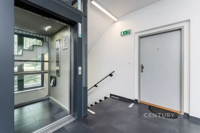 Pronájem bytu 4+kk, Praha - Prosek, Žitenická, 99 m2
