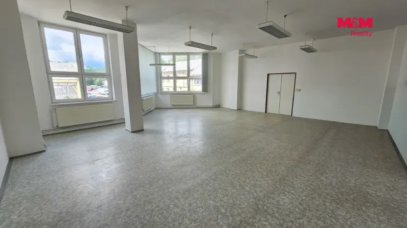 Pronájem kanceláře, Krnov - Pod Cvilínem, Chářovská, 348 m2