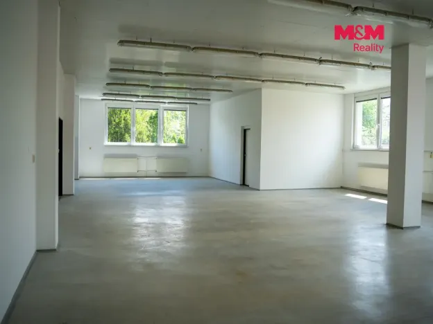 Pronájem kanceláře, Krnov - Pod Cvilínem, Chářovská, 348 m2
