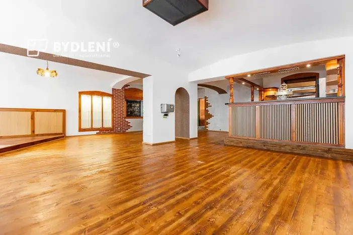 Pronájem restaurace, Krupka, Husitská, 330 m2
