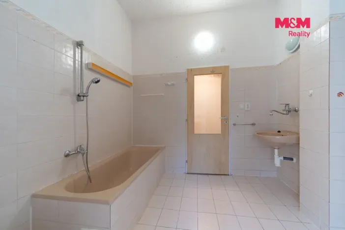 Prodej bytu 1+1, Karlovy Vary - Drahovice, Mattoniho nábřeží, 48 m2