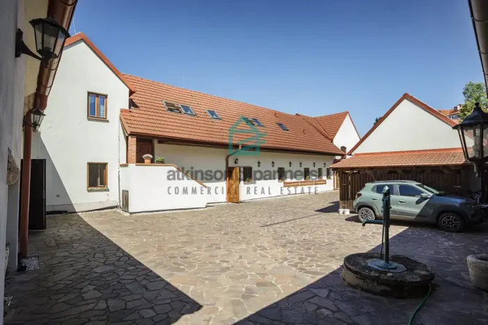 Prodej chaty, České Budějovice - České Budějovice 7, nám. Bratří Čapků, 450 m2
