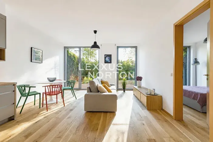 Pronájem bytu 2+kk, Praha - Prosek, Valečovská, 56 m2