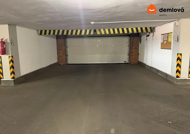Prodej garážového stání, Ostrava, Poděbradova, 13 m2