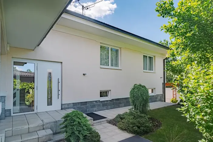 Prodej rodinného domu, Benátky, 241 m2