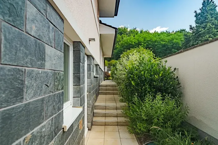 Prodej rodinného domu, Benátky, 241 m2