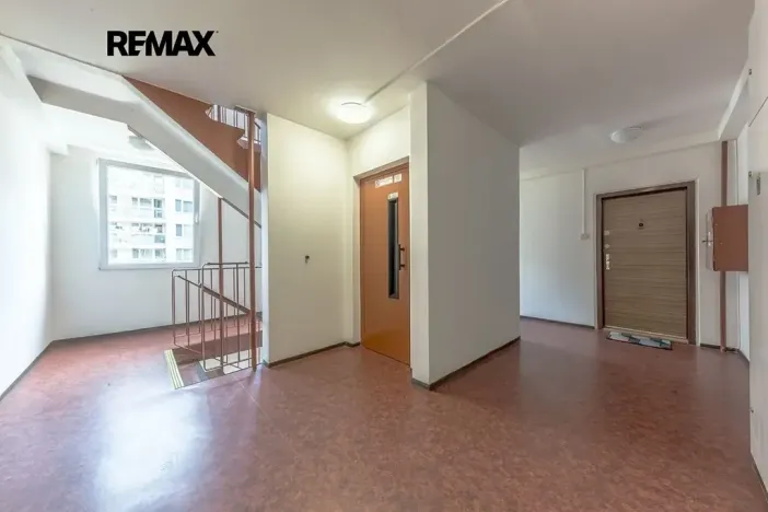 Prodej bytu 2+kk, Praha - Modřany, Mádrova, 44 m2