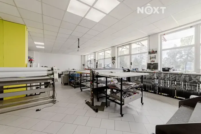 Pronájem obchodního prostoru, Karviná, tř. Těreškovové, 142 m2