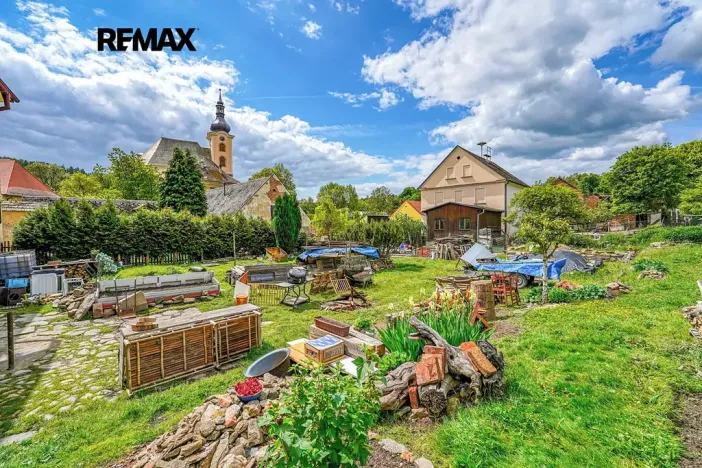 Prodej rodinného domu, Úterý, 677 m2